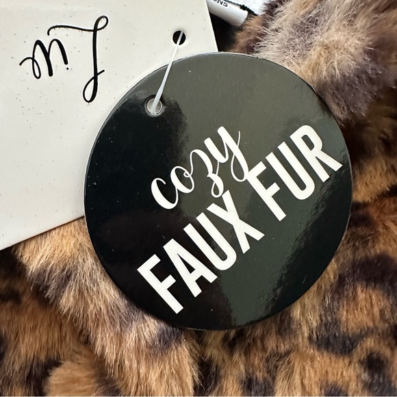 Leopard Print Faux Fur Kids Jacket Size 5 - Picture 3 of 13